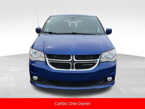 Used 2019 Dodge Grand Caravan SE image 2