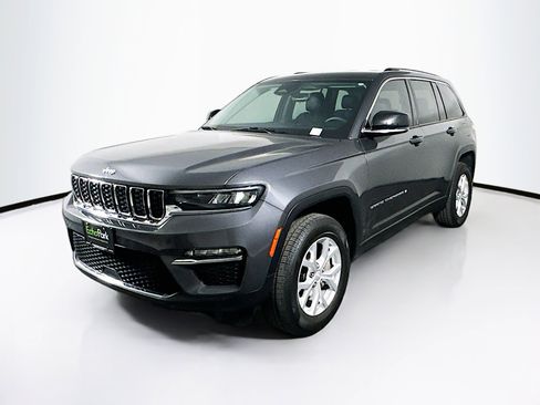 Used 2023 Jeep Grand Cherokee Limited w/ Luxury Tech Group II image 3