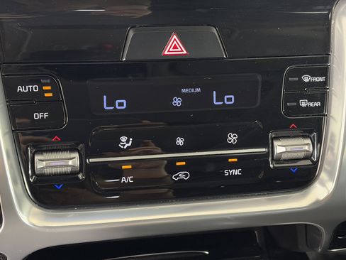 Certified 2023 Kia Sorento SX image 25