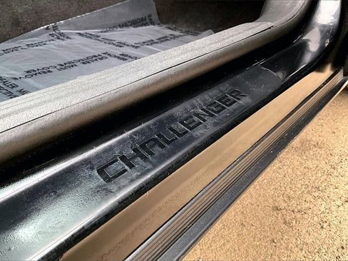 Used 2014 Dodge Challenger SXT image 11