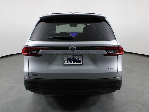Used 2025 Toyota Grand Highlander FWD image 10
