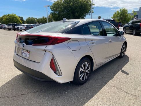 Used 2018 Toyota Prius Prime Plus FWD image 5