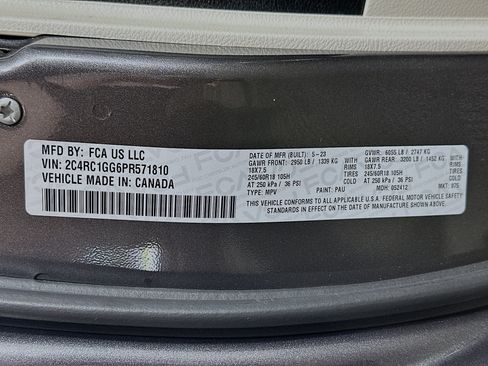 Used 2023 Chrysler Pacifica Limited FWD image 34