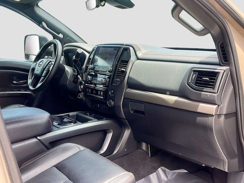 Used 2024 Nissan Titan PRO-4X w/ Pro-4x Convenience Package AWD/4WD image 31