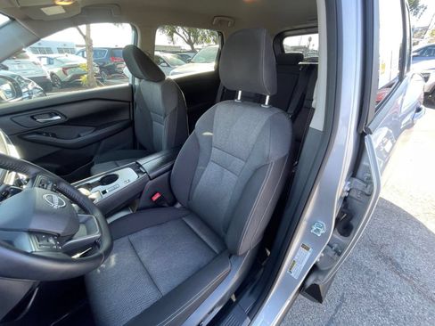 Used 2025 Nissan Rogue SV FWD image 38