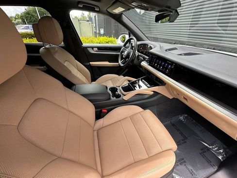 Certified 2026 Porsche Cayenne AWD/4WD image 42