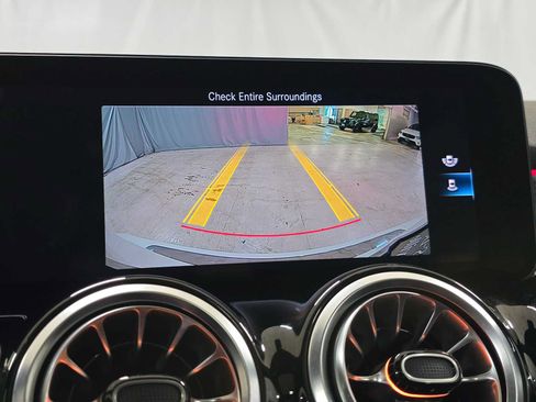 Used 2023 Mercedes-Benz GLB 250 4MATIC image 29