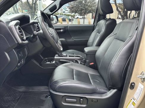 Used 2020 Toyota Tacoma TRD Off-Road w/ TRD Premium Off Road Package AWD/4WD image 16