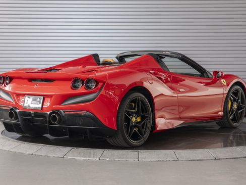 Used 2021 Ferrari F8 Tributo RWD image 5