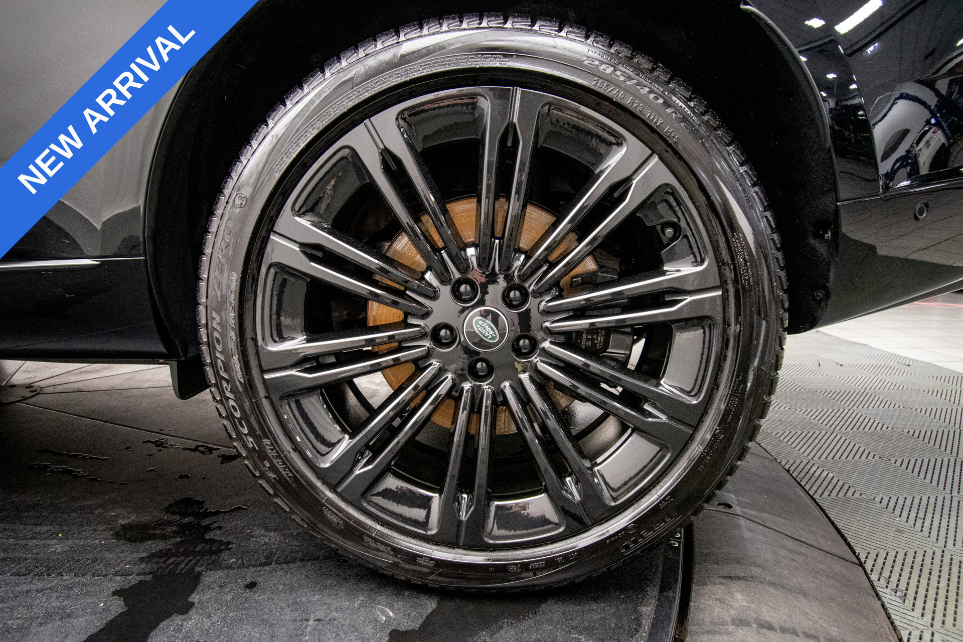 Used 2025 Land Rover Range Rover SE AWD/4WD image 25