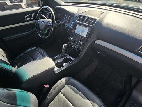 Used 2017 Ford Explorer XLT w/ Equipment Group 202A FWD image 30