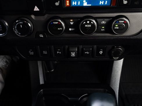 Used 2021 Toyota Tacoma TRD Sport image 18