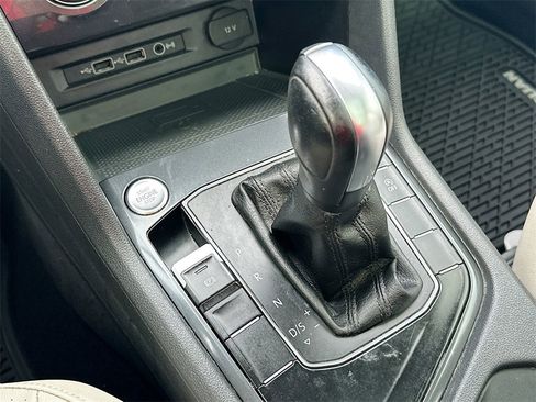 Used 2020 Volkswagen Tiguan SE image 22