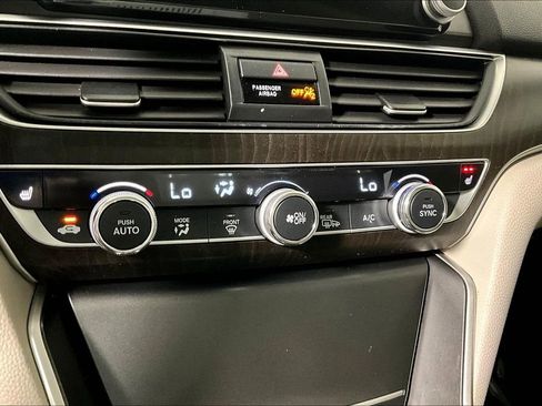 Used 2018 Honda Accord EX image 31