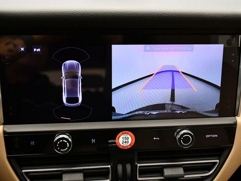 Certified 2026 Porsche Macan AWD/4WD image 31