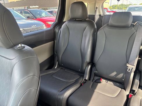 Used 2026 Kia Carnival FWD image 42