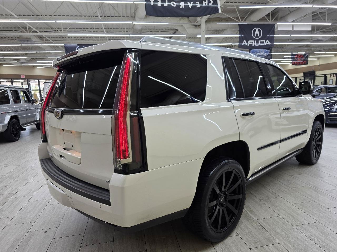 Used 2015 Cadillac Escalade Platinum AWD/4WD image 6