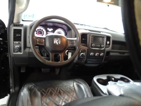 Used 2018 RAM 1500 Express w/ Black Ram 1500 Express Group AWD/4WD image 4