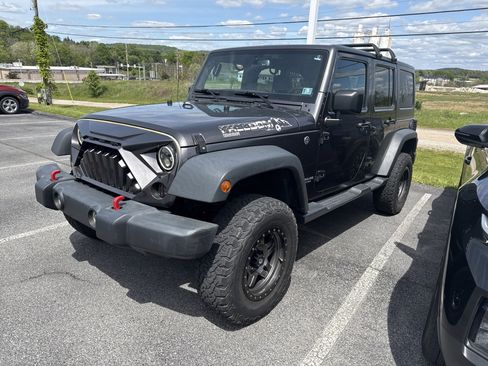 Used 2017 Jeep Wrangler Unlimited Sport w/ Quick Order Package 24S AWD/4WD image 2