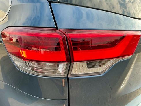 Used 2019 Toyota Highlander LE image 14