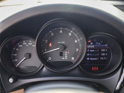 Used 2025 Porsche Macan image 17