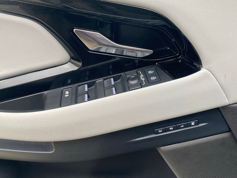 Used 2024 Land Rover Range Rover Evoque Dynamic SE image 22