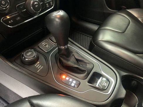 Used 2022 Jeep Cherokee Latitude image 24