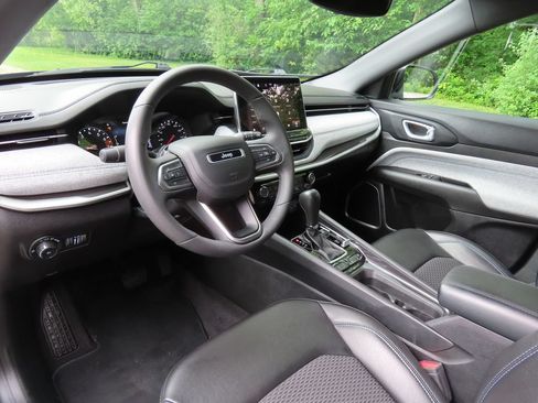 Certified 2023 Jeep Compass Latitude AWD/4WD image 18