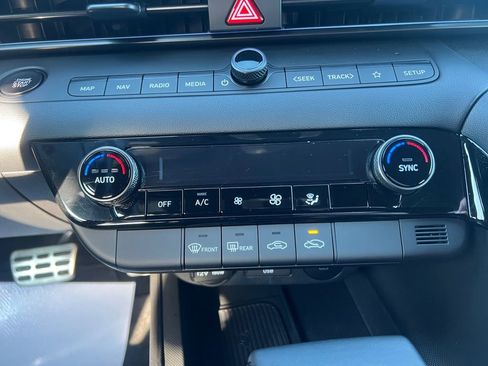 Certified 2025 Hyundai Elantra SEL FWD image 19