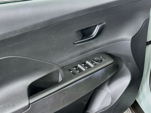 Used 2025 Hyundai Kona SEL FWD image 15