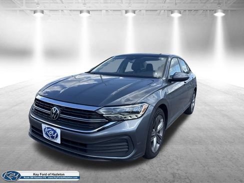 Used 2024 Volkswagen Jetta SE FWD image 3