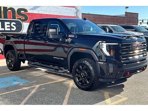 Used 2024 GMC Sierra 2500 AT4 image 12