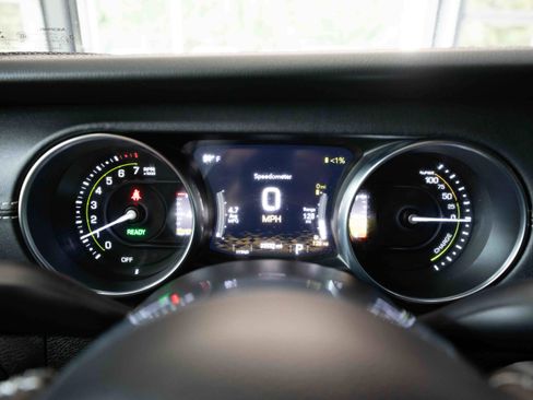 Used 2023 Jeep Wrangler Unlimited Sahara w/ Cold Weather Group AWD/4WD image 16