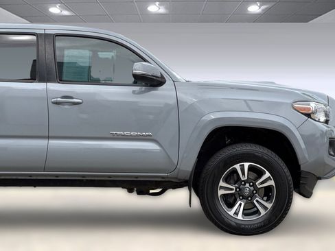 Used 2018 Toyota Tacoma TRD Sport image 33