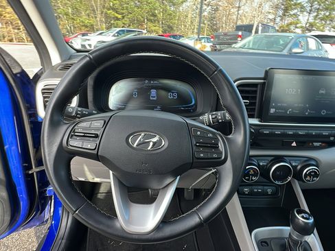 Used 2023 Hyundai Venue SEL image 25