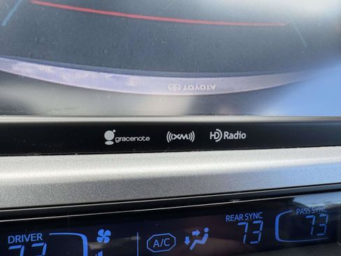Used 2019 Toyota Highlander XLE AWD/4WD image 39