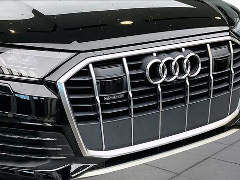 Used 2023 Audi Q7 2.0T Premium Plus w/ Premium Plus Package AWD/4WD image 32
