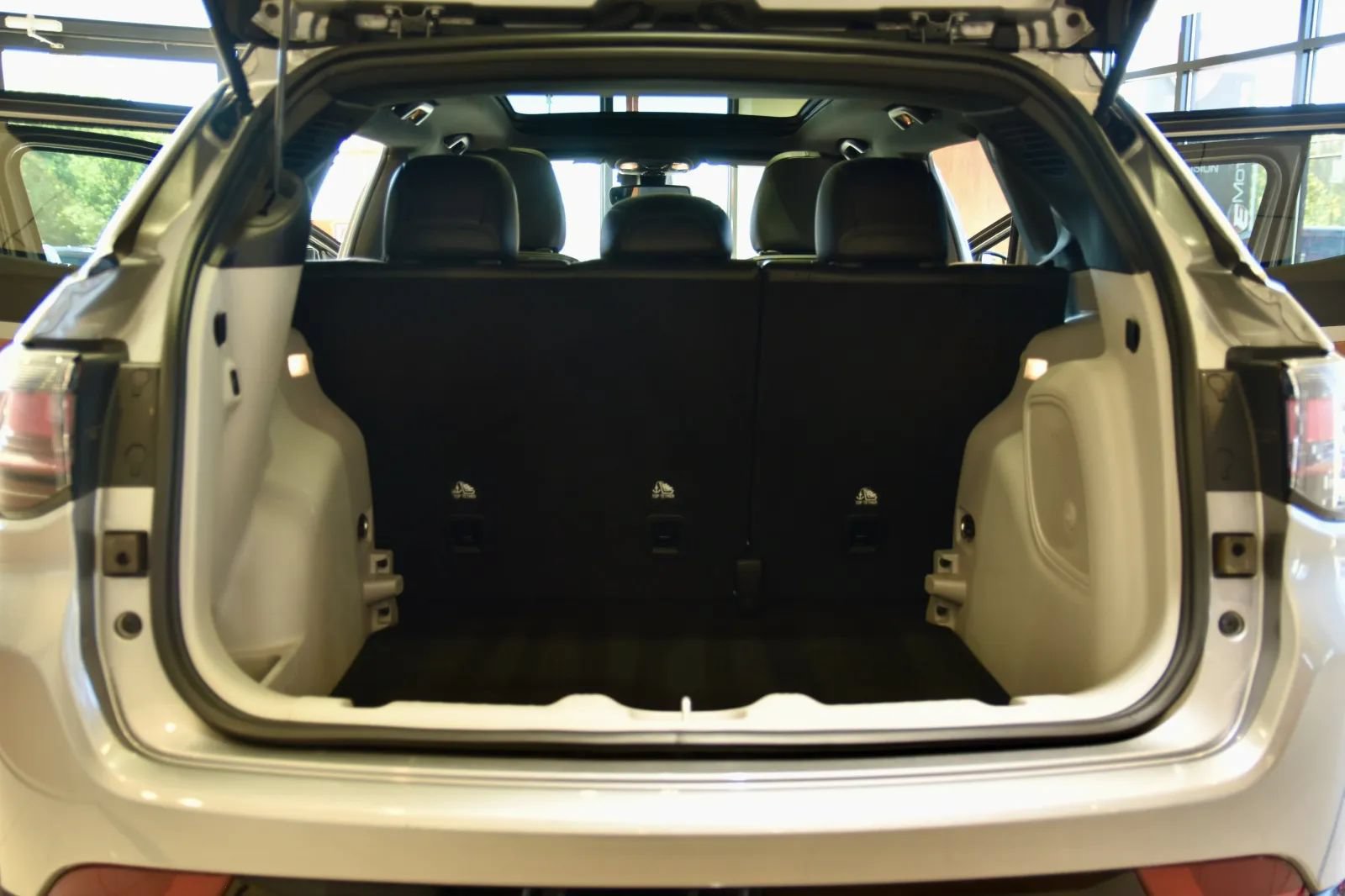 Used 2023 Jeep Compass Limited w/ Elite Group AWD/4WD image 22