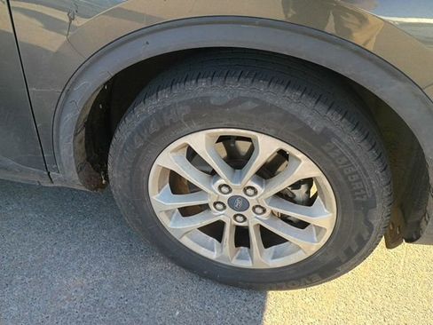 Used 2020 Ford Escape SE image 10