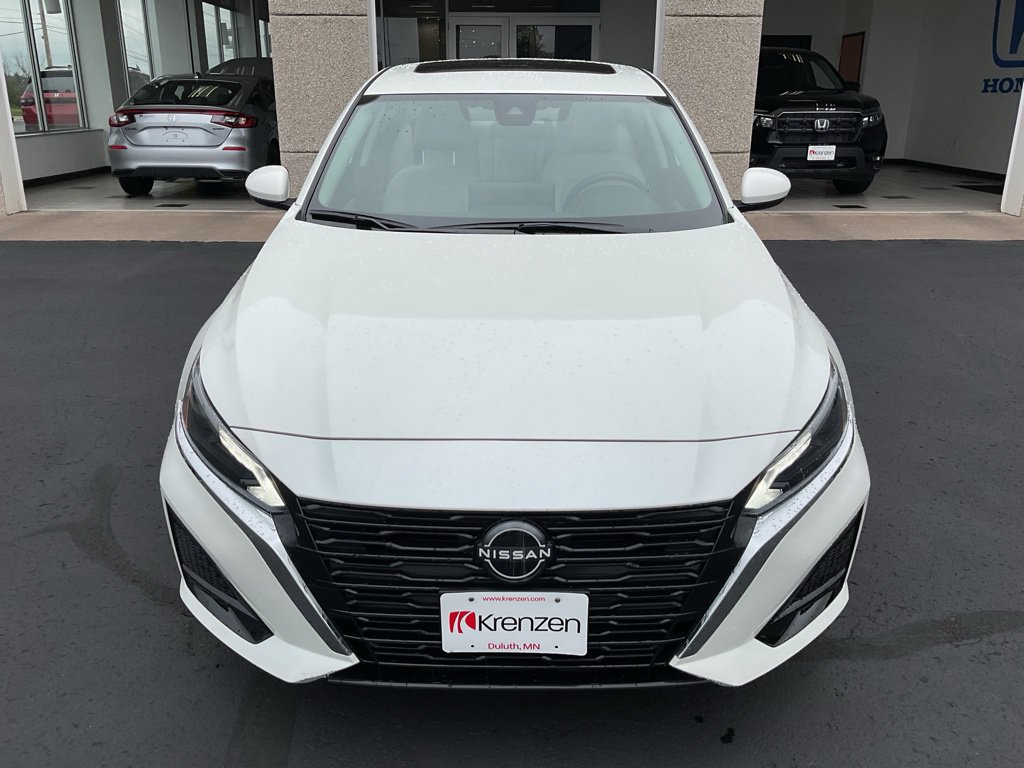 Used 2023 Nissan Altima 2.5 SV w/ SV Premium Package AWD/4WD image 2