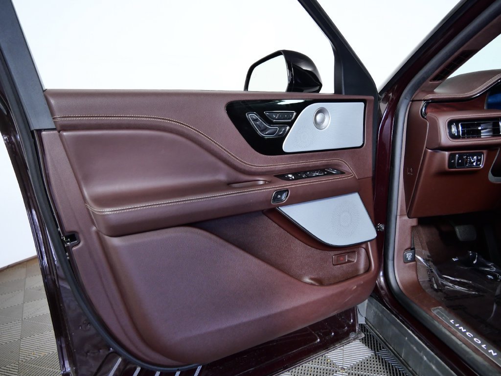 Certified 2023 Lincoln Aviator Black Label w/ Dynamic Handling Package AWD/4WD image 16