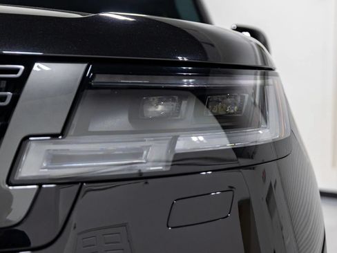 Used 2024 Land Rover Range Rover SE AWD/4WD image 7