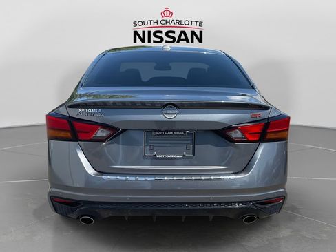 Used 2023 Nissan Altima 2.5 SR w/ SR Premium Package FWD image 5