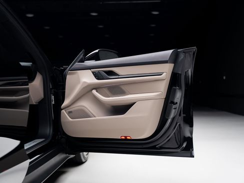 Used 2022 Porsche Taycan 4S image 57