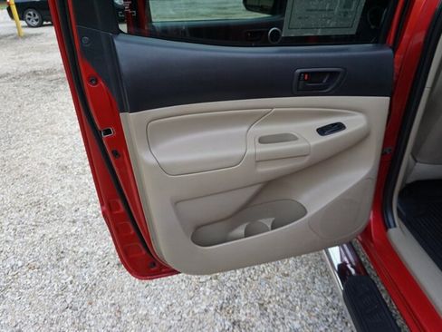 Used 2012 Toyota Tacoma PreRunner image 27