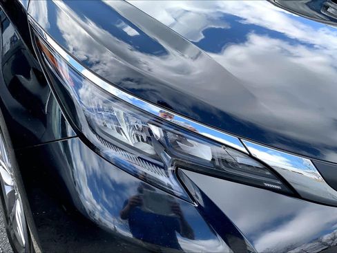 Used 2025 Toyota Sienna XLE image 26