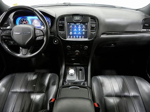 Used 2020 Chrysler 300 S image 11