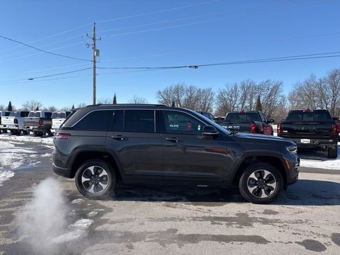 Used 2024 Jeep Grand Cherokee Limited 4xe image 2