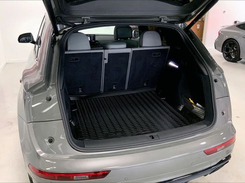 Certified 2025 Audi Q5 2.0T Premium w/ Convenience Plus Package image 17