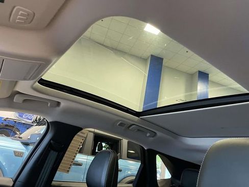 New 2025 Ford Escape SE w/ PHEV Premium Package FWD image 6